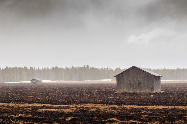 Neiger sur les champs et les granges
 - Photo, image