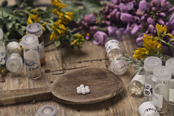 garrafas e comprimidos homeopáticos
 - Foto, Imagem