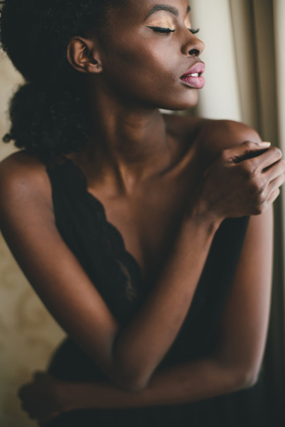Young black woman - Foto, afbeelding