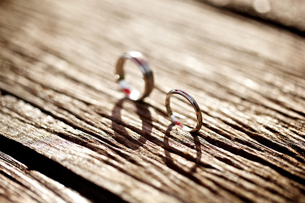 snubní prsteny na pozadí - Fotografie, Obrázek