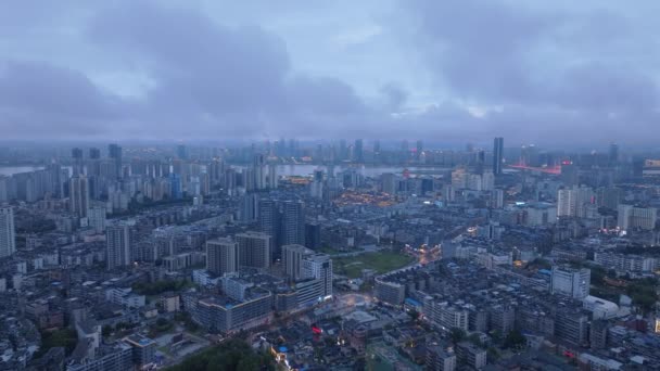 Antenni näkymä kaupungin maisemia ja kuljetus Nanchang, Jiangxi, Kiina - Materiaali, video