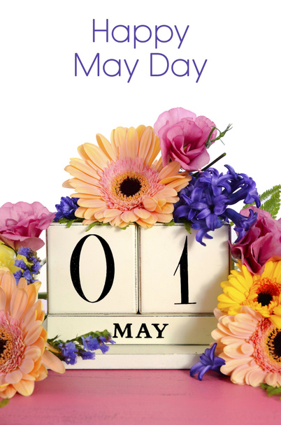 glücklicher Maienkalender mit Blumen.  - Foto, Bild