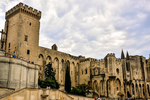 Avignon in der Provence Blick auf die Stadt des Papstpalastes - Foto, Bild