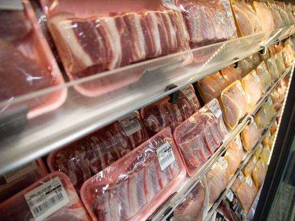 carne de porco no mercado vitrine - Foto, Imagem