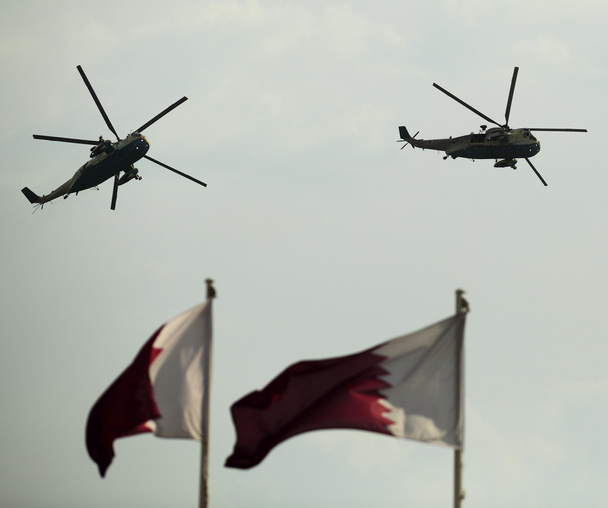 Helicópteros en el desfile de Doha
 - Foto, Imagen