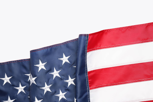 Amerikai zászló fehér háttérrel. Emléknapi ünnepség - Fotó, kép