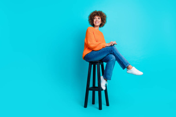 Full body portrait of positive nice lady sit chair look empty space brainstorming isolated on turquoise color background. - Foto, Imagen