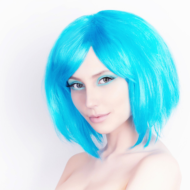 青い髪を持つ美若い女性 - 写真・画像