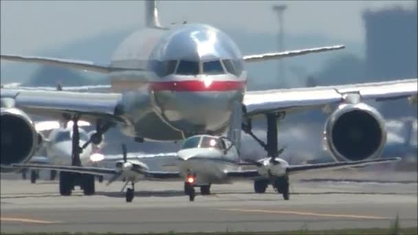 Μικρό αεροπλάνο και Jetliner - Πλάνα, βίντεο