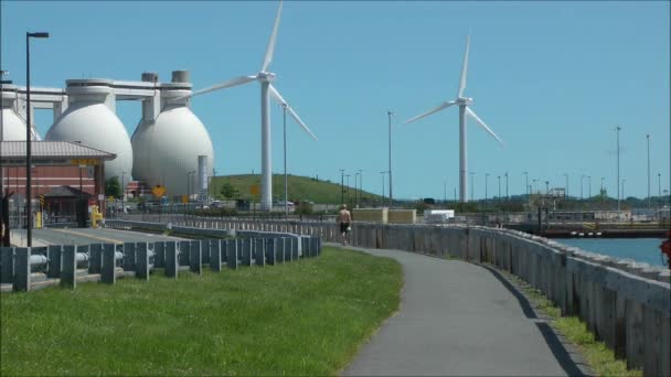 вращающиеся ветряные турбины - Кадры, видео