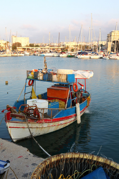 dişli ile Yunan balıkçılık kayık - Fotoğraf, Görsel