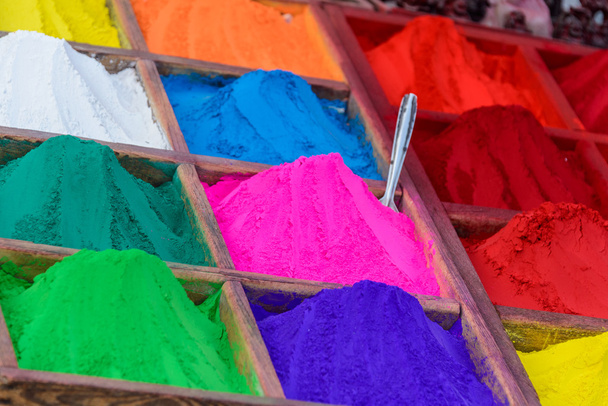 Polvos coloridos en Katmandú
 - Foto, Imagen