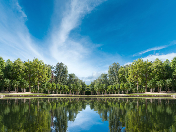 Palace garden pond - Foto, afbeelding