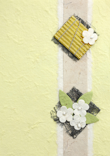 Papercraft fleur en fond jaune
 - Photo, image