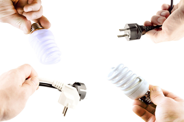Leuchtstofflampe und Shtepsel in verschiedenen Händen  - Foto, Bild