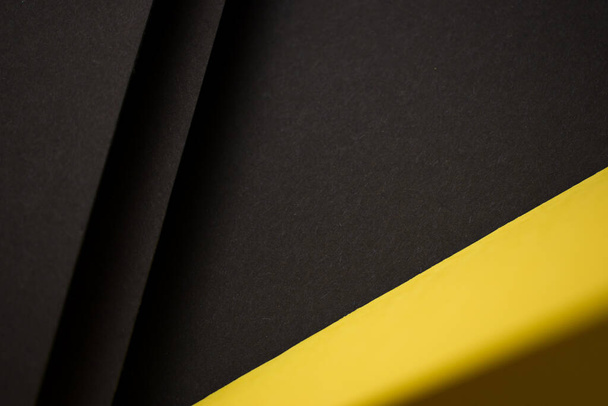 Fondo geométrico 3d amarillo y negro con espacio vacío de copia - Foto, imagen