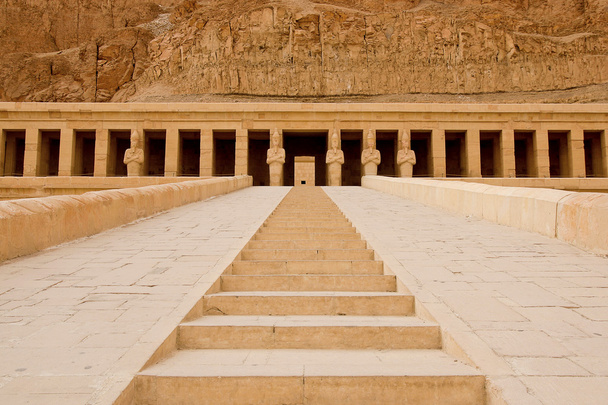 Świątynia Hatszepsut w pobliżu luxor w Egipcie - Zdjęcie, obraz