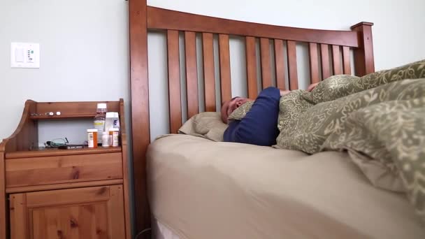 Sick man lying in his bed - Metraje, vídeo