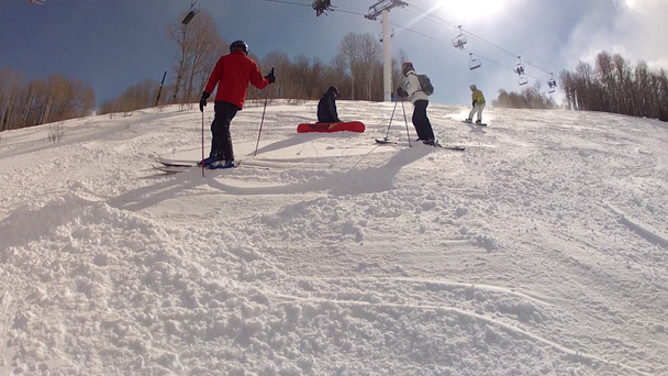 sciare in una bellissima località di montagna
 - Filmati, video