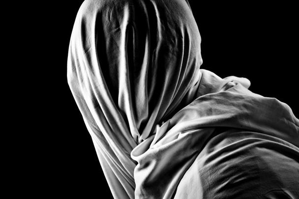 vítima com o rosto coberto
 - Foto, Imagem