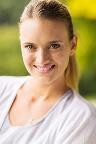 young woman close up portrait - Φωτογραφία, εικόνα