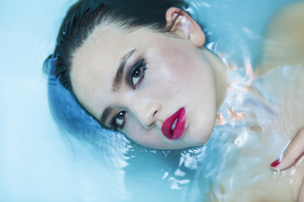Closeup girl portrait in the bathtub wearing makeup - Фото, изображение