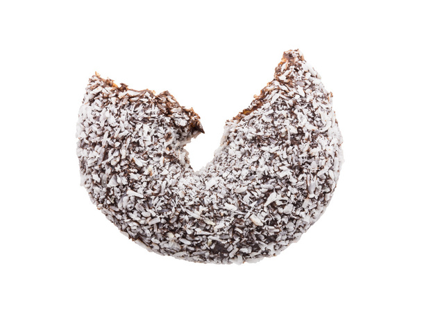 gebeten kokosnoot chocolade donut geïsoleerd op witte achtergrond - Foto, afbeelding