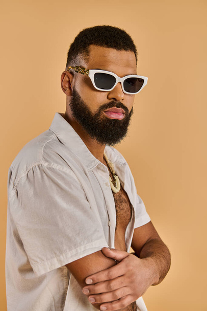 A man with a full beard and sunglasses stands confidently, exuding a sense of mystery and style. - Fotó, kép