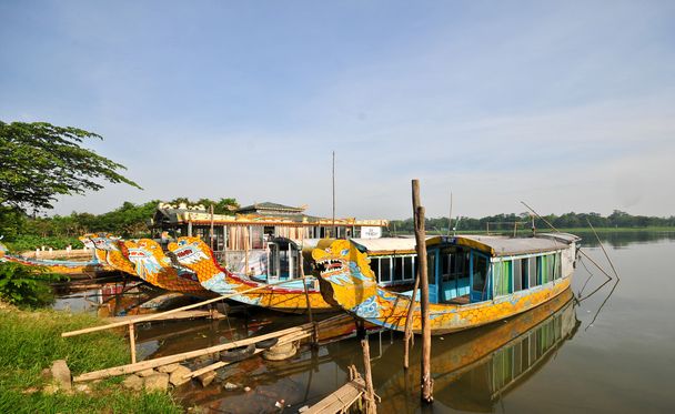 Туристические лодки в форме дракона
 - Фото, изображение
