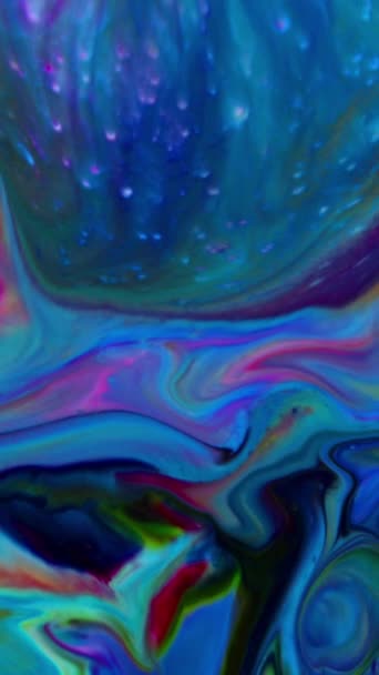 Abstrakcyjne pionowe kolorowe ruchy atramentu Rozprzestrzenia się na wideo tekstury wody. - Materiał filmowy, wideo