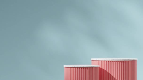 tyhjä mockup valkoinen marmori ja vaaleanpunainen palkintokorokkeella saumaton silmukka varjo animaatio vaaleansininen seinä, tekee 3d kuvamateriaalia - Materiaali, video
