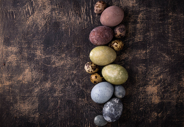 Ostereier mit natürlichen Öko-Farben bemalt - Foto, Bild