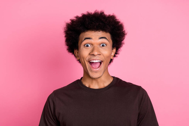 Portrait of young amazed wavy chevelure hair funny man in brown t shirt open mouth impressed reaction isolated on pink color background. - Foto, Bild