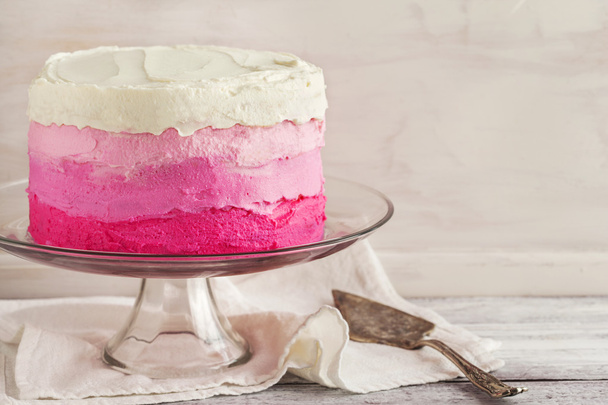 Vanilla Cake in Pink Ombre - Фото, изображение