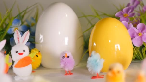 花,ウサギ,卵,ひよことイースターの休日の春の性質! - 映像、動画