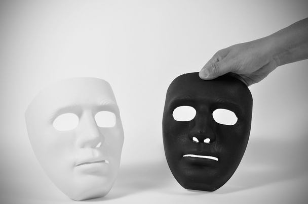 Μαύρο και άσπρο μάσκες l ανθρώπινης συμπεριφοράς - Φωτογραφία, εικόνα