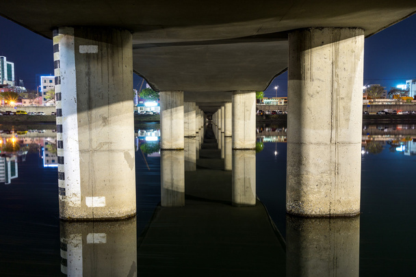 Gangneung onder brug  - Foto, afbeelding