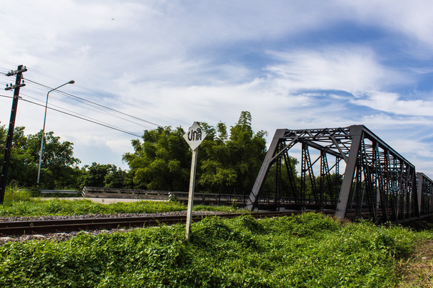 Ponte de ferro velho construção ferroviária em Lamphun Tailândia
 - Foto, Imagem