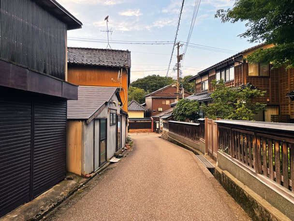 Dziedzictwo historyczne: Nishi Chaya 's Wooden Houses Retreat, Kanazawa, Ishikawa, Japonia - Zdjęcie, obraz