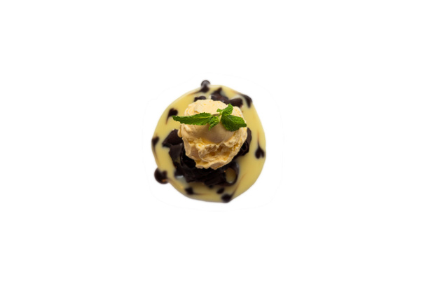 Massa de chocolate com sorvete de baunilha e chantilly
 - Foto, Imagem