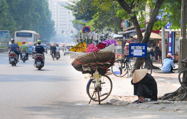 Stará žena v květ malý trh - Fotografie, Obrázek