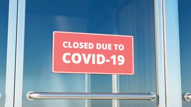 Closed due to COVID-19. Zooming in informative close sign on the glass door of a store, restaurant or coffee shop. Text message in the red frame on the office's entrance. Epidemic outbreak.  4K HD - Filmagem, Vídeo