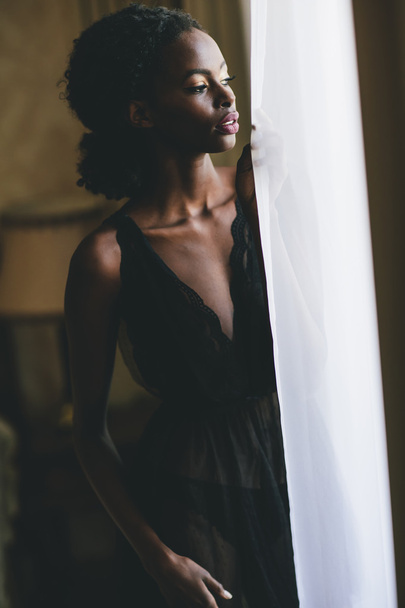若い黒人女性 - 写真・画像
