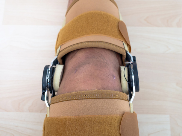 close up knee brace support for leg or knee injury - Zdjęcie, obraz