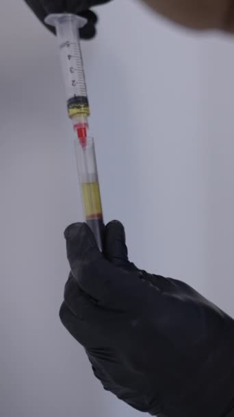 Orvosi fecskendők prp egy vércsőből - FHD Függőleges videó - Felvétel, videó