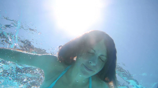 Підводний краєвид на дайвінг красива дівчина
 - Кадри, відео