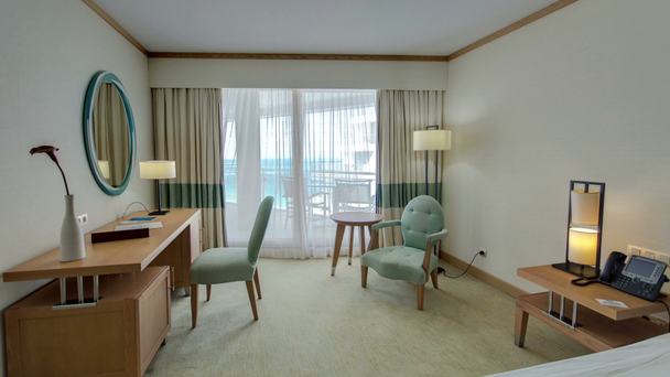 Interiér moderní komfortní hotel pokoje timelapse - Záběry, video