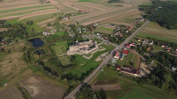 Τοπίο ερείπια του κάστρου Krzyztopor σε Ujazd Aerial View Πολωνία. Υψηλής ποιότητας 4k πλάνα - Πλάνα, βίντεο