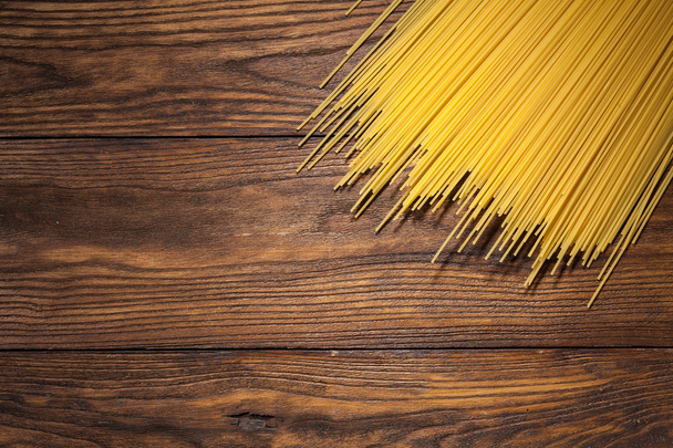 italian spaghetti on wooden background - Foto, Imagem