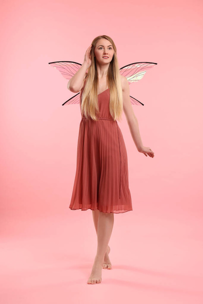 Beautiful girl in fairy costume with wings on pink background - Фото, зображення